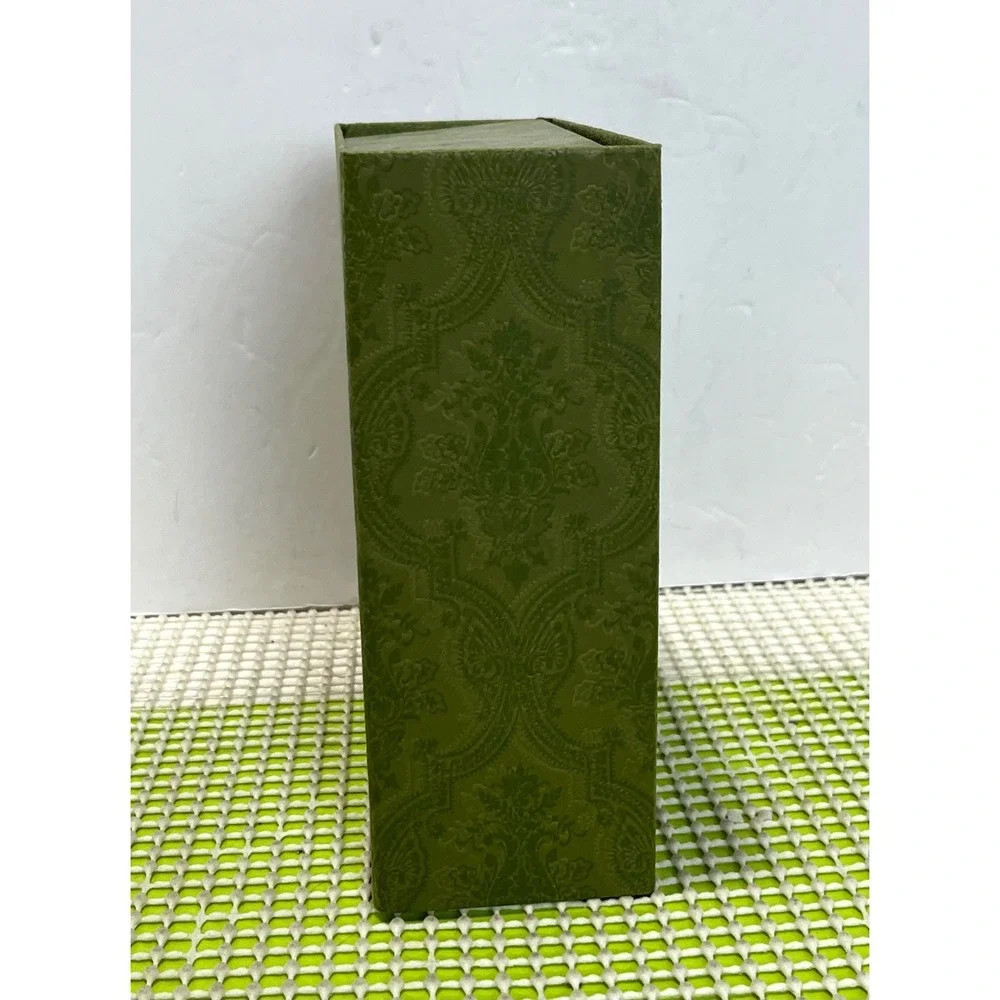 Gucci Olive Green Decorative Textured Gift Box 7.5x7.5x3 in good condition
